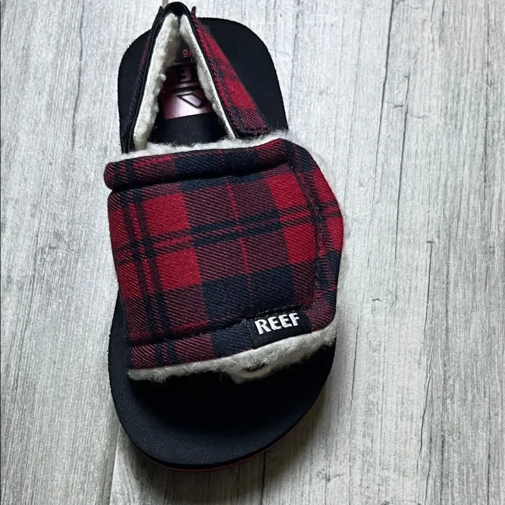 Reef Black and Red Plaid Slippers| size: 5/6
